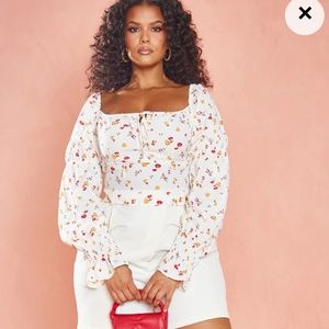 NWT Pretty Little Thing yellow floral crop top, size 26.